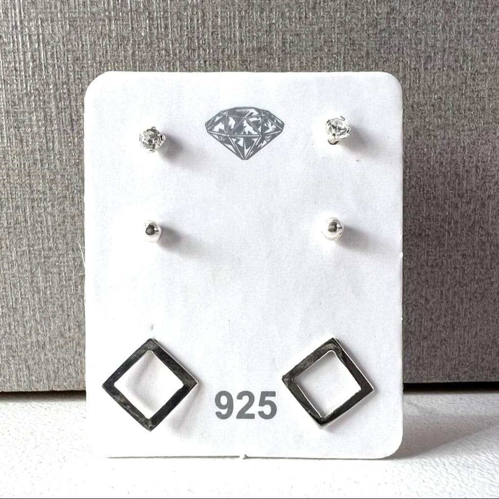 Trio de brincos quadrado vazado e pontinhos